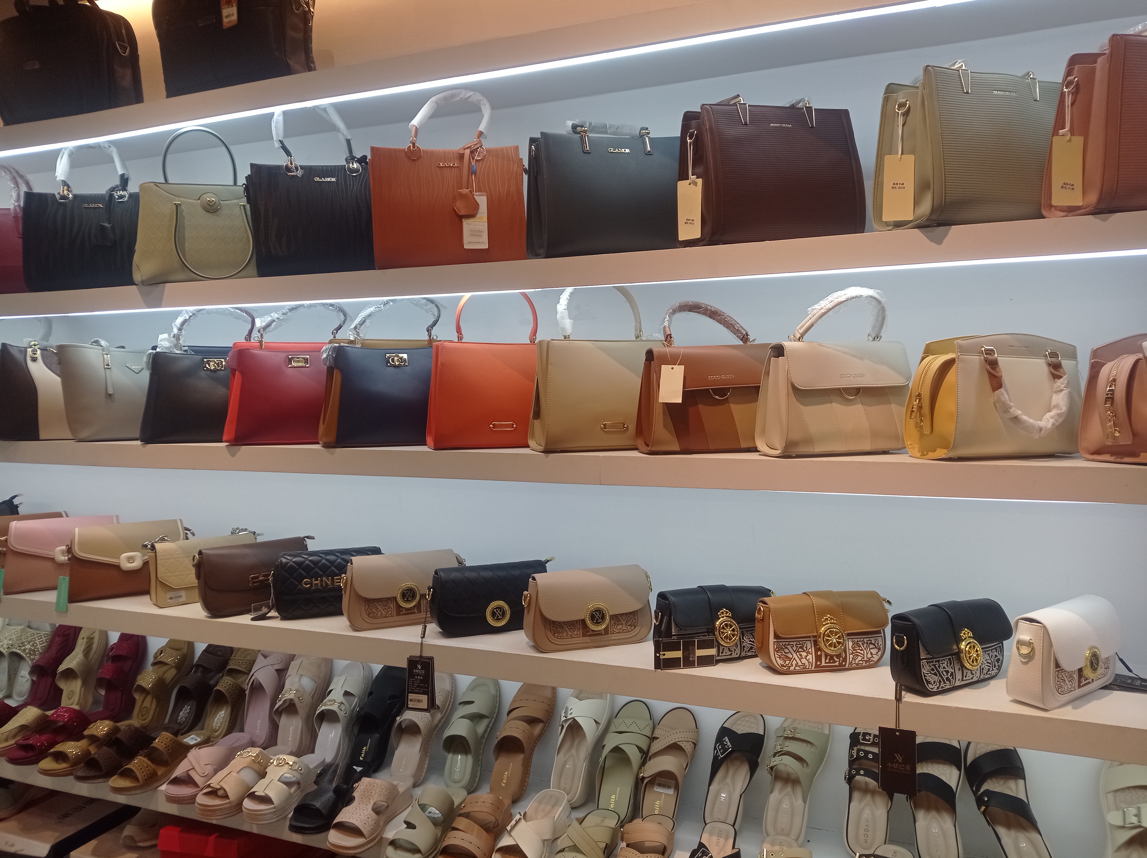 Beauty Bella vanity bag